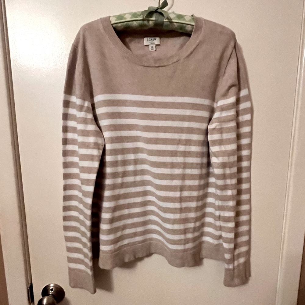 Super cute lightweight sweater
